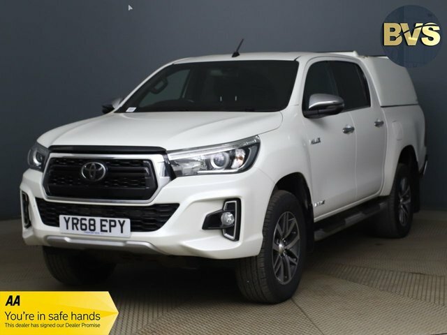 Toyota HILUX D-4d Invincible X Pickup White #2