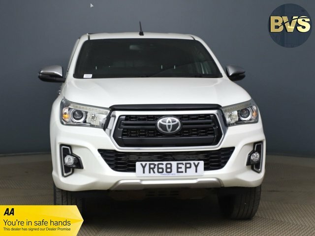 Toyota HILUX D-4d Invincible X Pickup White #5