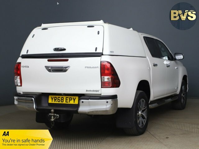 Toyota HILUX D-4d Invincible X Pickup White #6