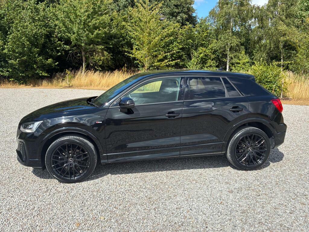 Audi Q2 1.5 Tfsi Cod 35 Black Edition Suv Black #4