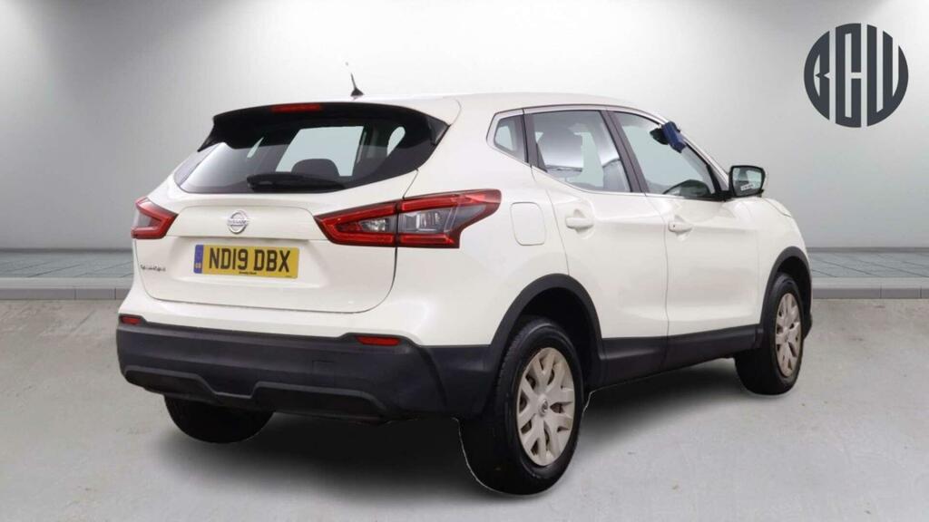 Nissan Qashqai Visia White #4