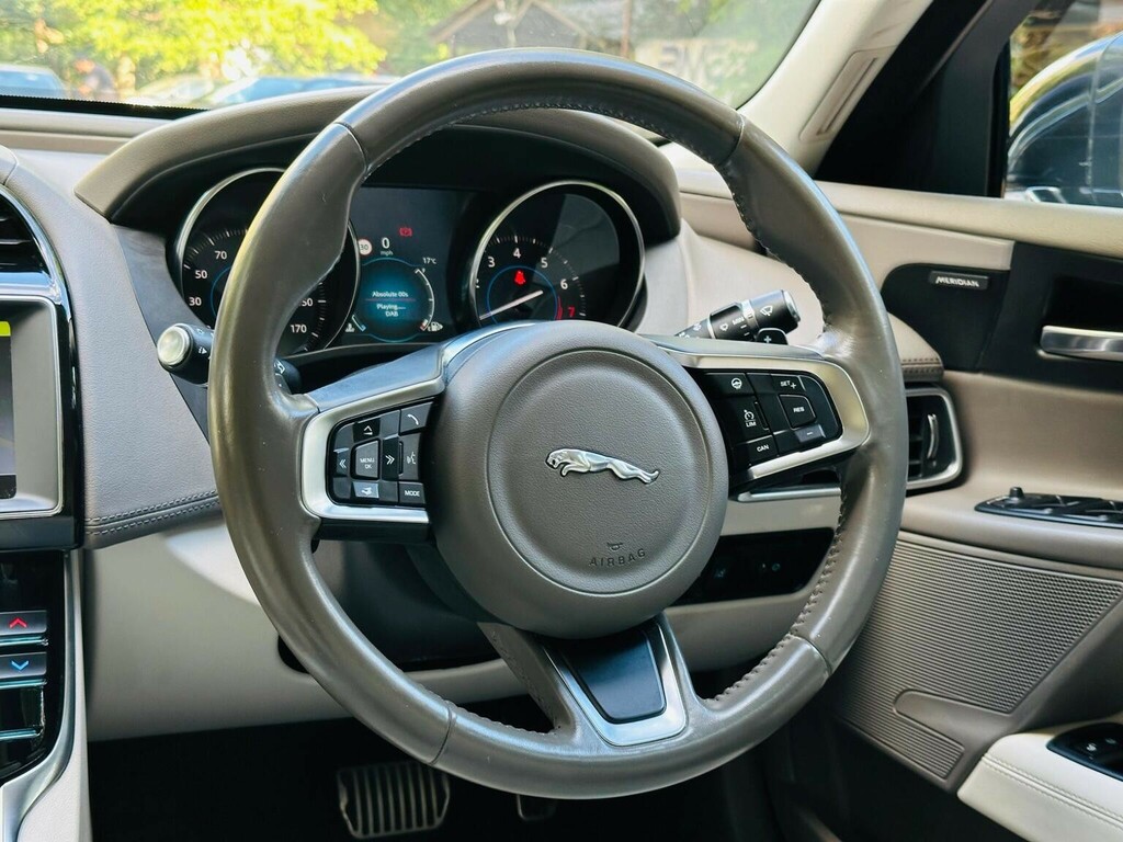 Jaguar XE 2.0I Gpf R-sport Euro 6 Ss Grey #26