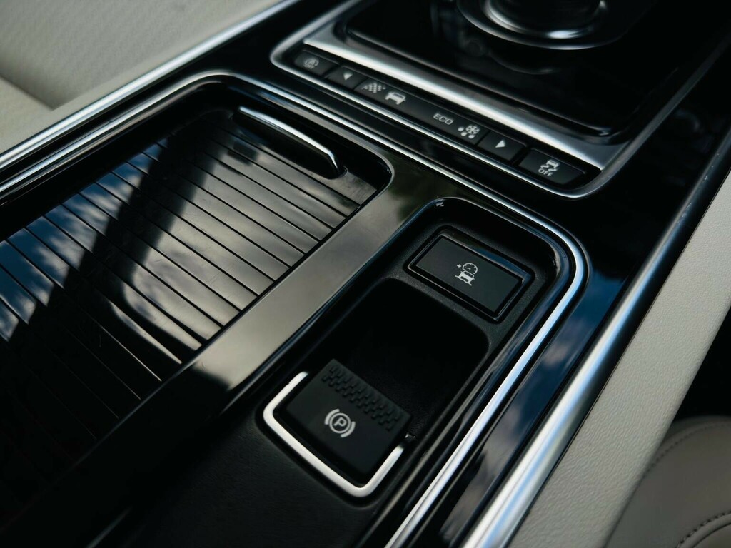 Jaguar XE 2.0I Gpf R-sport Euro 6 Ss Grey #55