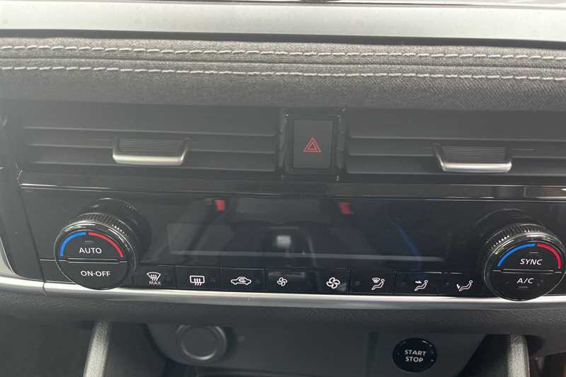 Nissan Qashqai 1.5 E-power Acenta Premium Black
