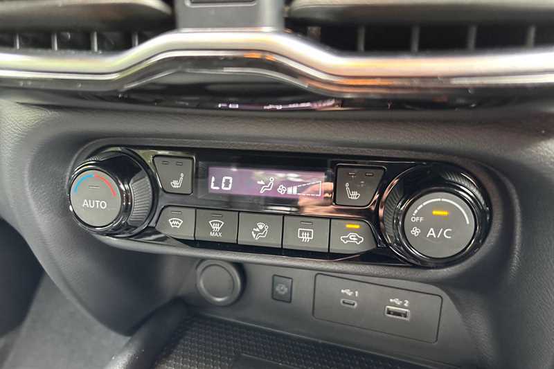 Nissan Juke 1.6 Hybrid Tekna BJ26UPS Grey