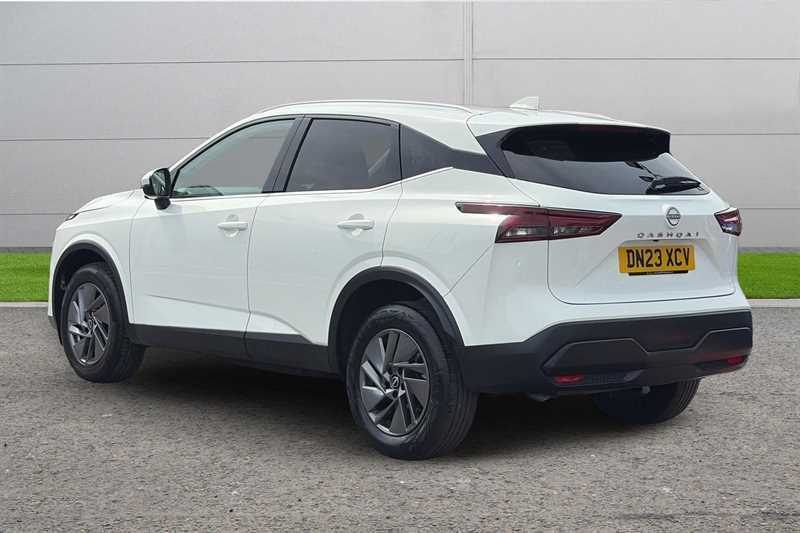 Nissan Qashqai 1.3 Dig-t Mh 158 Acenta Premium Xtronic DN23XCV White #2