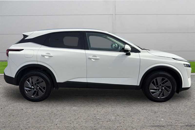 Nissan Qashqai 1.3 Dig-t Mh 158 Acenta Premium Xtronic DN23XCV White #3