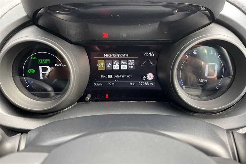 Toyota Yaris 1.5 Hybrid Design Cvt MM23BBF Red #6