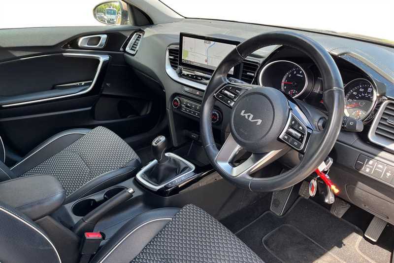Kia Ceed 1.5 T-gdi 3 Hatchback Dct Euro 6 Ss Red #8