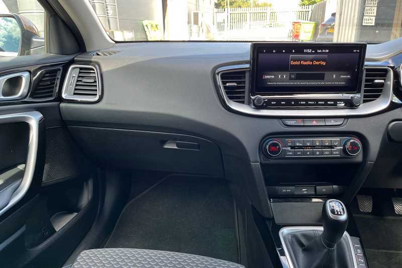 Kia Ceed 1.5 T-gdi 3 Hatchback Dct Euro 6 Ss Red #17