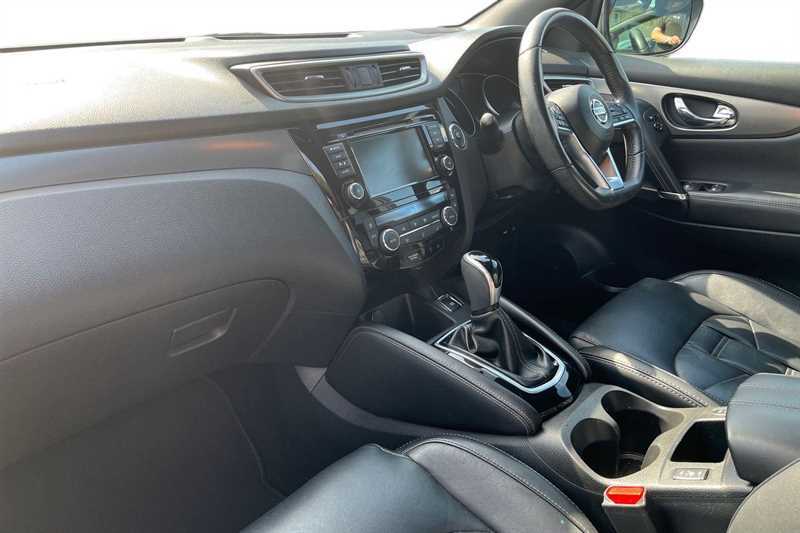Nissan Qashqai 1.3 Dig-t 160 Tekna Dct Black #2