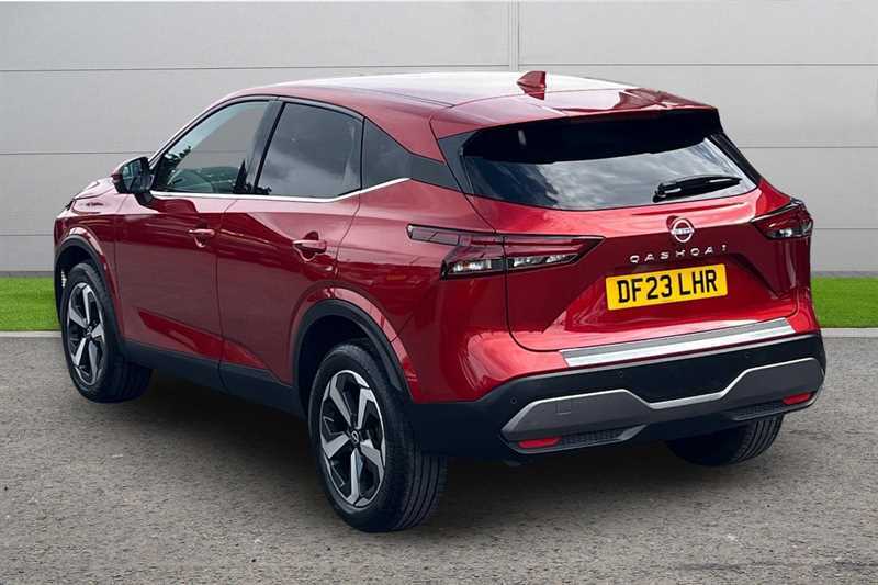 Nissan Qashqai 1.3 Dig-t Mh 158 N-connecta Xtronic Red #2