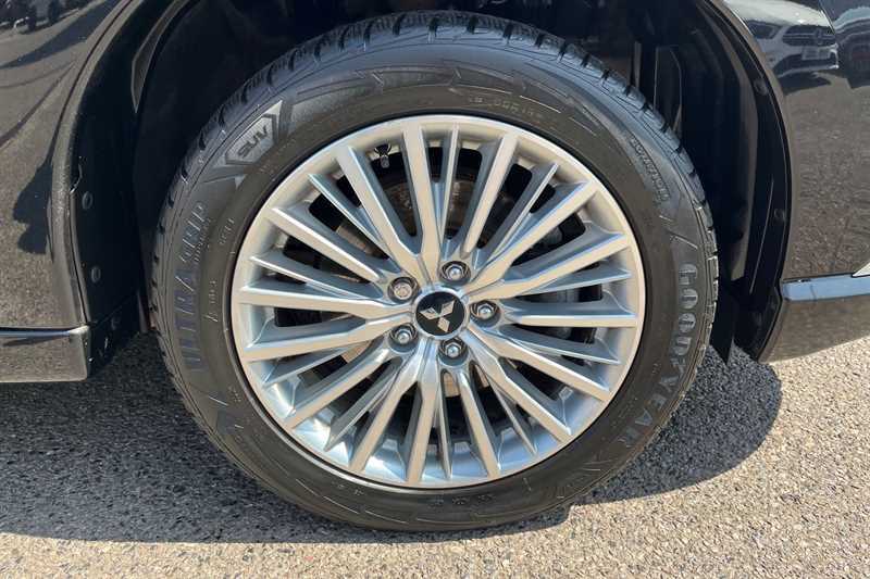 Mitsubishi Outlander 2.0 Mivec 4 Cvt 4Wd Euro 6 Ss Silver #24