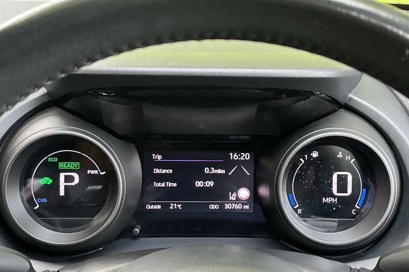 Toyota Yaris 1.5 Hybrid Design Cvt XHZ9365 White #5