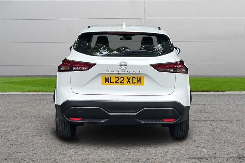 Nissan Qashqai 1.3 Dig-t Mh 158 Acenta Premium Xtronic White #4