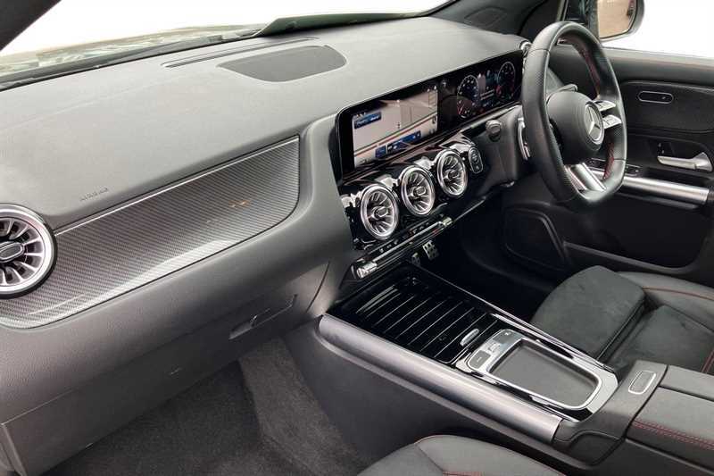 Mercedes-Benz GLA Class Gla 200 Amg Line Executive Black #2