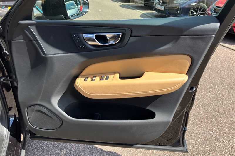 Volvo XC60 D4 Momentum Heated Steering Wheel, Heated Fr Black #45