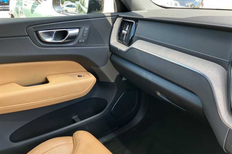 Volvo XC60 D4 Momentum Heated Steering Wheel, Heated Fr Black #43