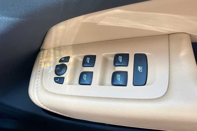 Volvo XC60 D4 Momentum Heated Steering Wheel, Heated Fr Black #18