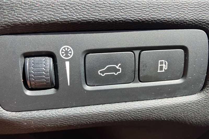 Volvo XC60 D4 Momentum Heated Steering Wheel, Heated Fr Black #39