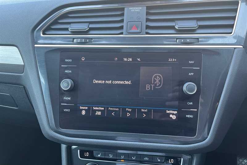 Volkswagen Tiguan Allspace 1.5 Tsi Evo Match Dsg Black #3