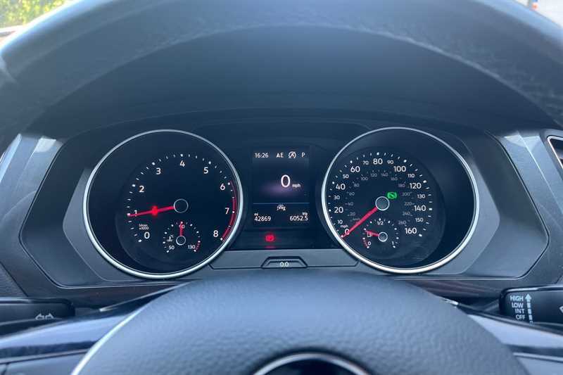 Volkswagen Tiguan Allspace 1.5 Tsi Evo Match Dsg Black #6