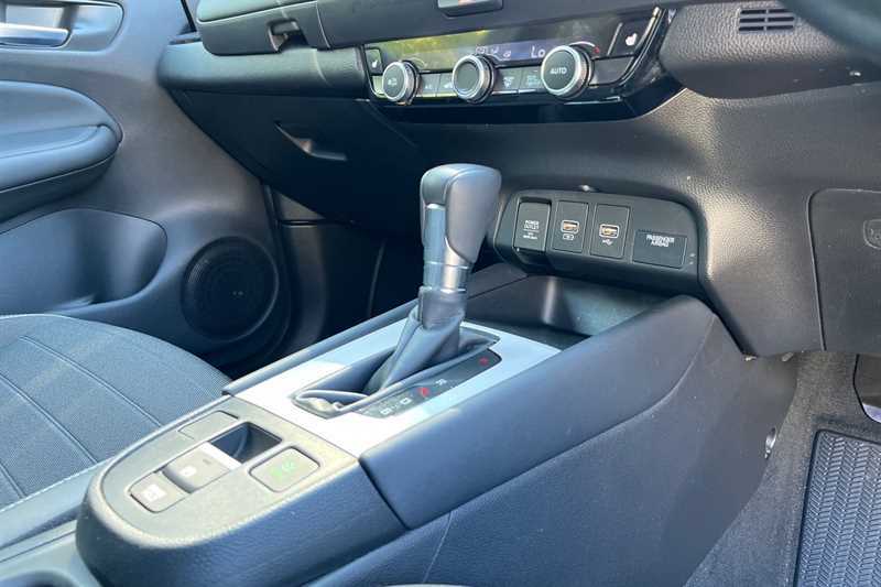 Honda Jazz Honda 1.5 I-mmd Hybrid Crosstar Ex Ecvt Hatchb White #56