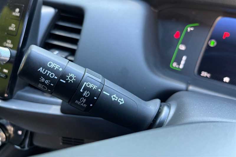 Honda Jazz Honda 1.5 I-mmd Hybrid Crosstar Ex Ecvt Hatchb White #55