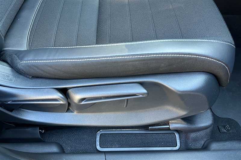Honda Jazz Honda 1.5 I-mmd Hybrid Crosstar Ex Ecvt Hatchb White #51