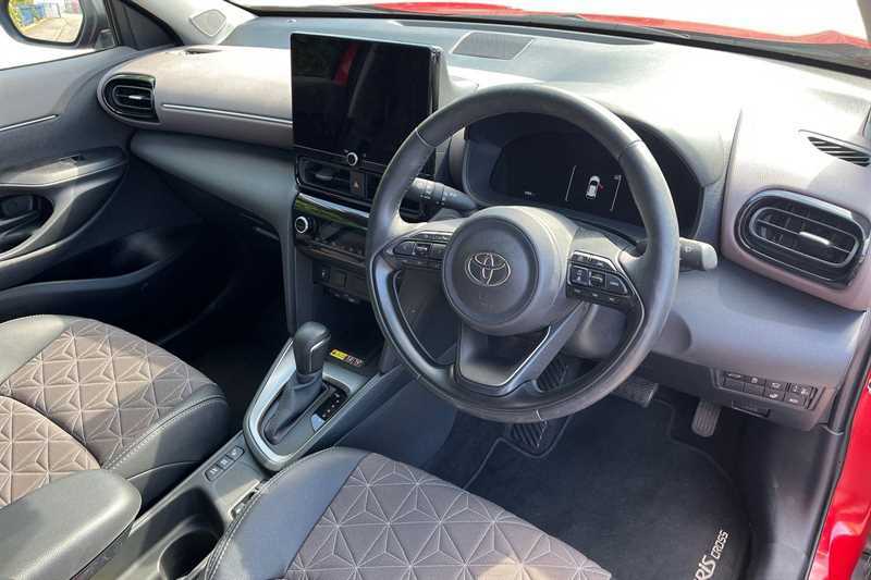 Toyota Yaris Cross Premiere Edition White #11
