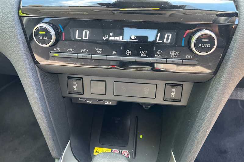 Toyota Yaris Cross Premiere Edition White #15