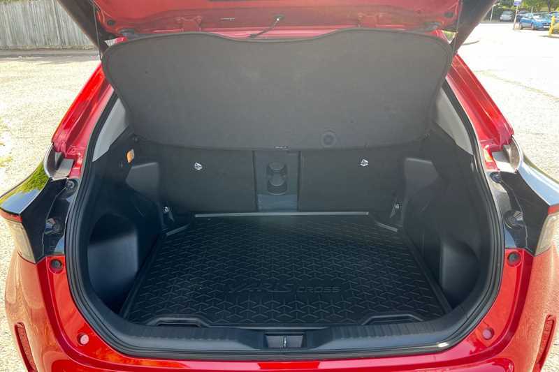 Toyota Yaris Cross Premiere Edition White #23