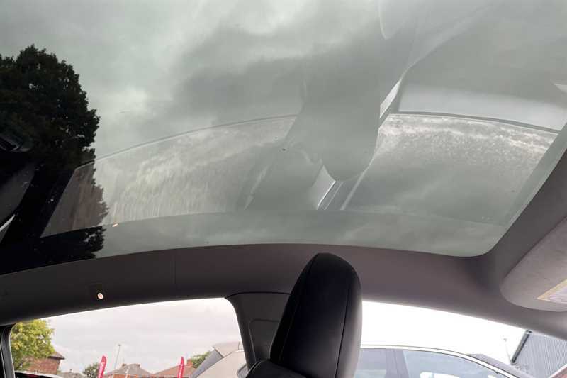 Tesla Model Y Long Range Awd LA72VKO White #2
