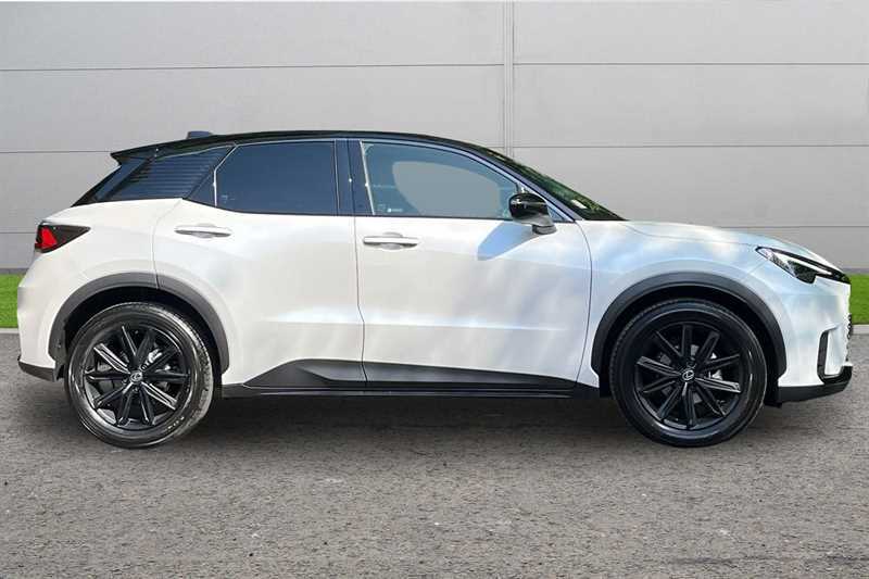 Lexus LBX 1.5 Premium E-cvt White #3