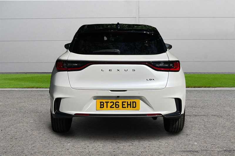 Lexus LBX 1.5 Premium E-cvt White #4