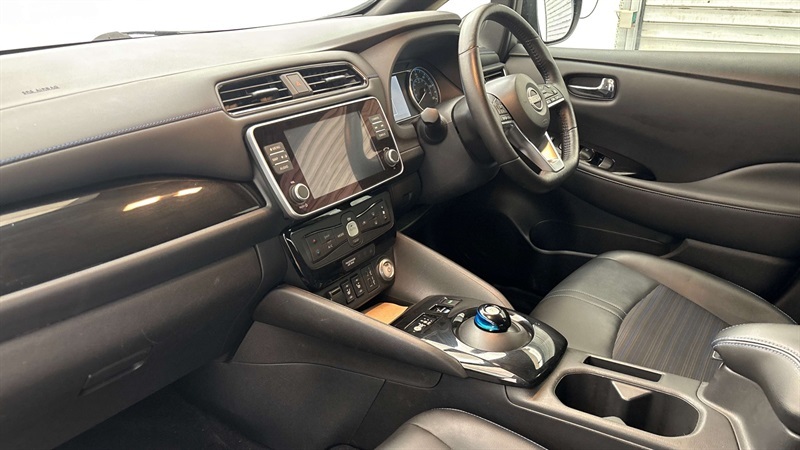 Nissan Leaf 110Kw N-connecta 39Kwh Black #2