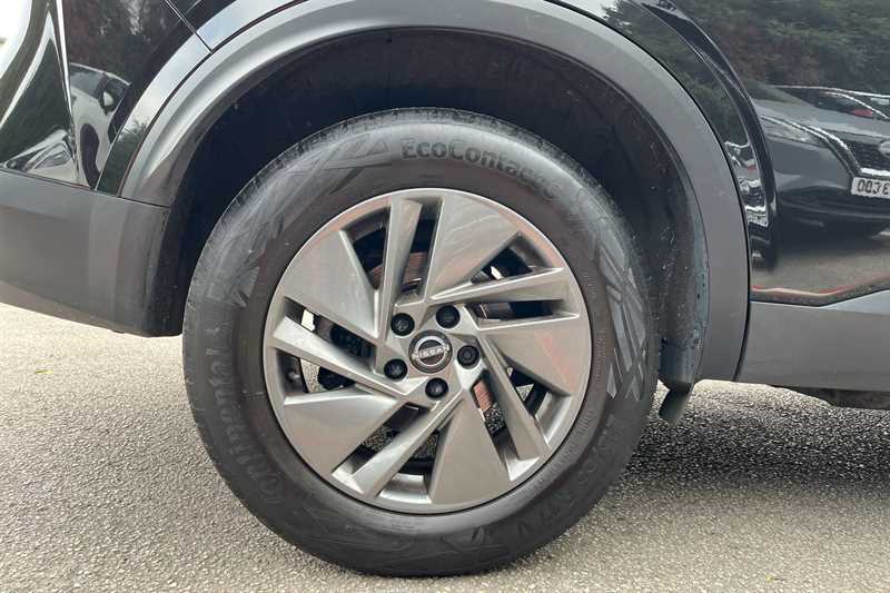 Nissan Qashqai 1.3 Dig-t Mh Acenta Premium Black #6