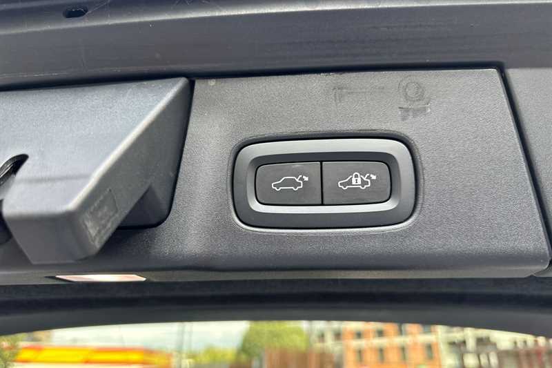 Volvo V90 Volvo Estate 2.0 D4 R Design Geartronic Silver #21