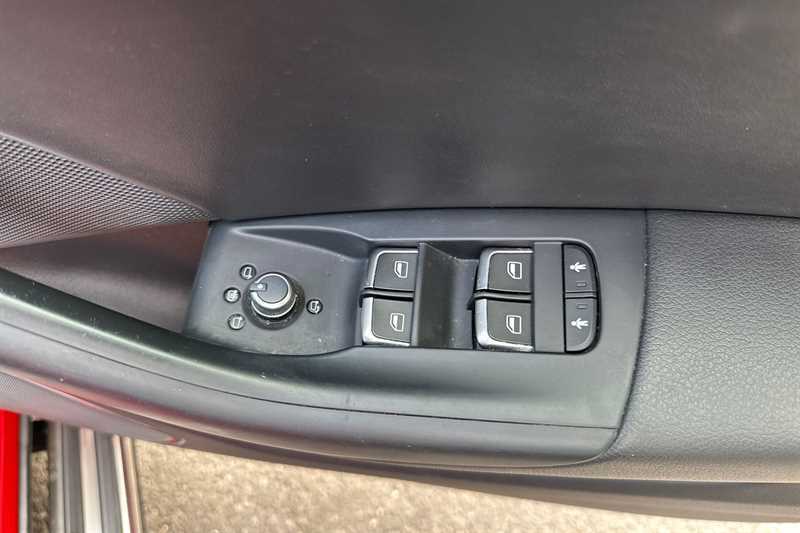 Audi Q3 2.0 Tdi Quattro Black Edition 5 Seat Family Black #18