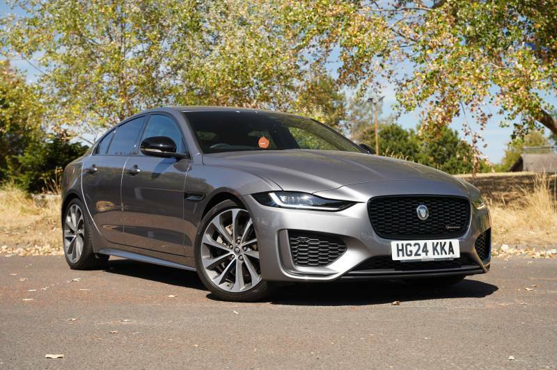 Jaguar XE D200 R-dynamic Se Black Grey