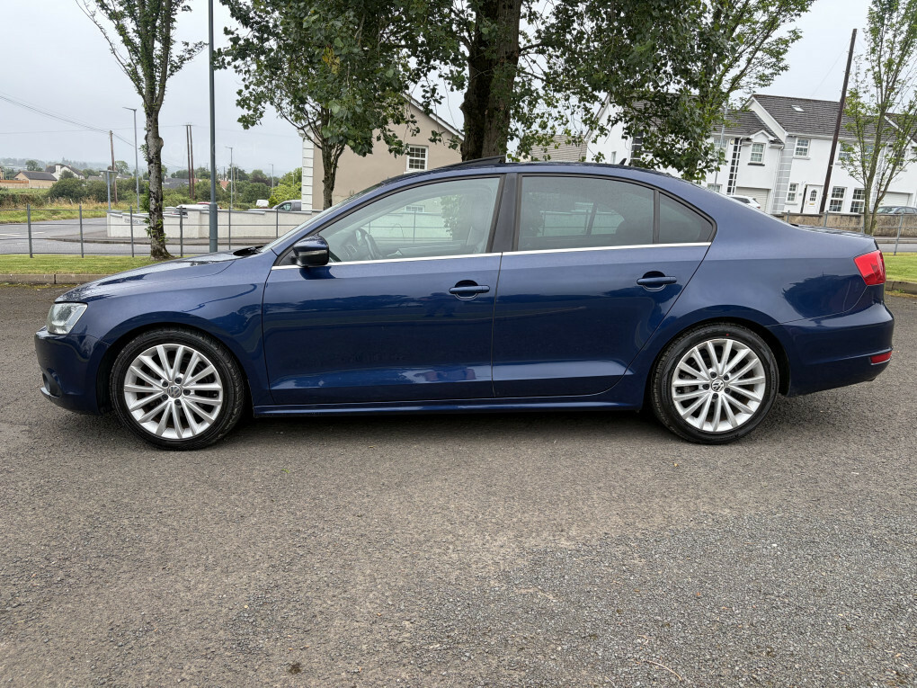 Volkswagen Jetta Saloon Sport Tdi Bluemotion Technology 2013 Blue #8