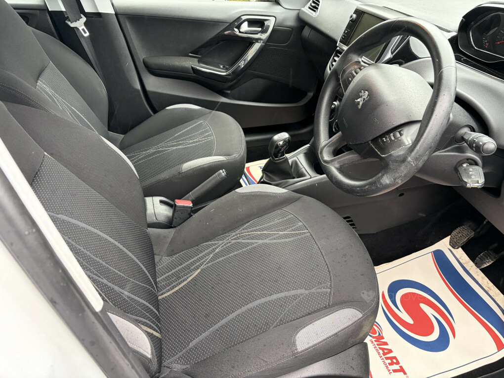 Peugeot 208 Active Blue Hdi Ss #5