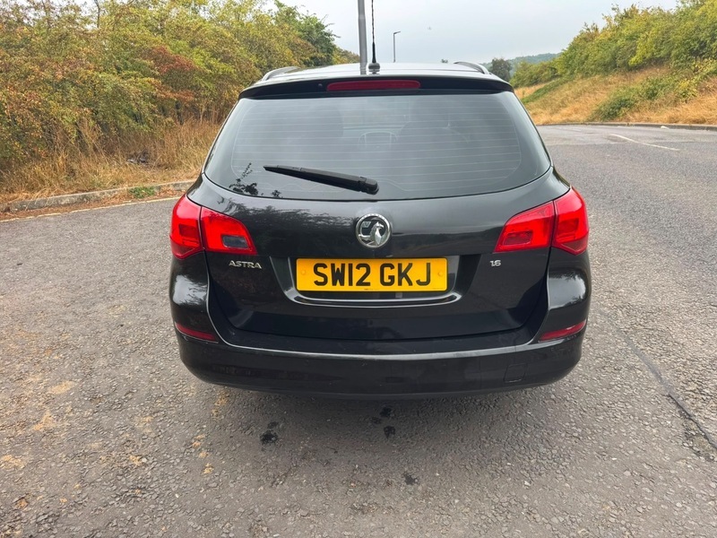 Vauxhall Astra Exclusiv Black #4