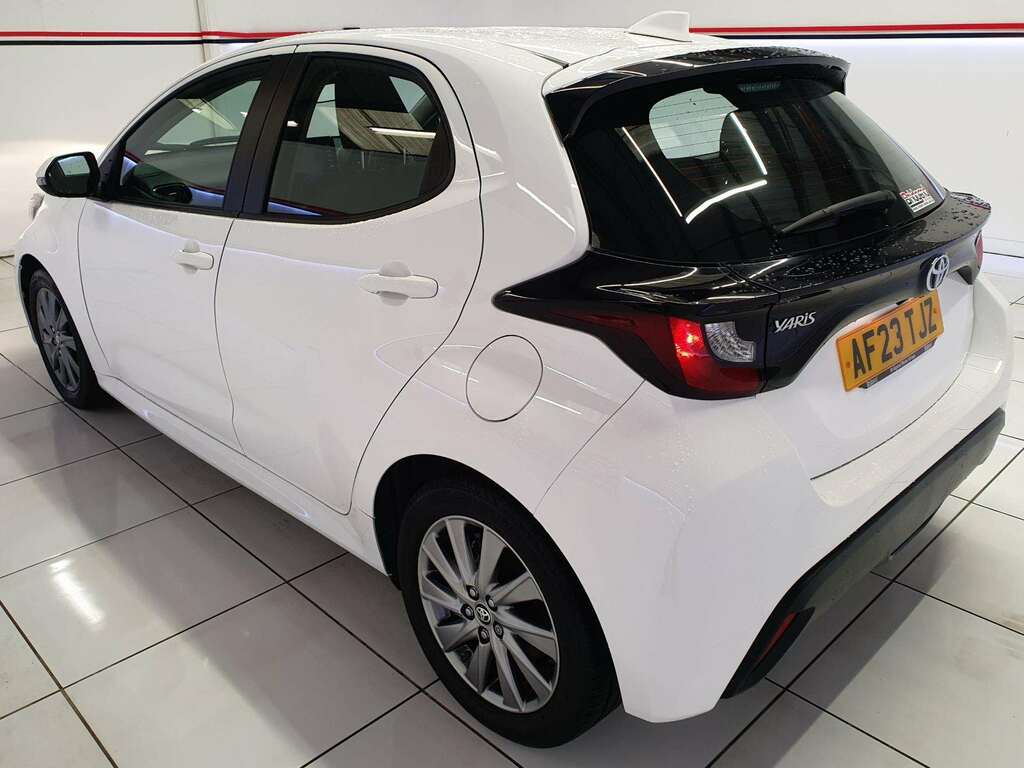 Toyota Yaris 1.5 Vvt-h Icon Hatchback AF23TJZ White #4