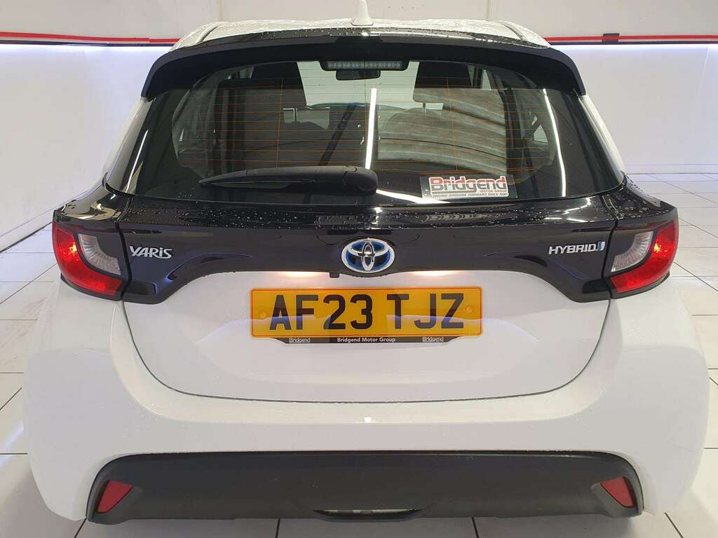 Toyota Yaris 1.5 Vvt-h Icon Hatchback AF23TJZ White #5