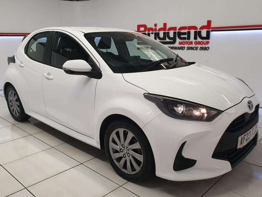 Toyota Yaris 1.5 Vvt-h Icon Hatchback AF23TJZ White #2