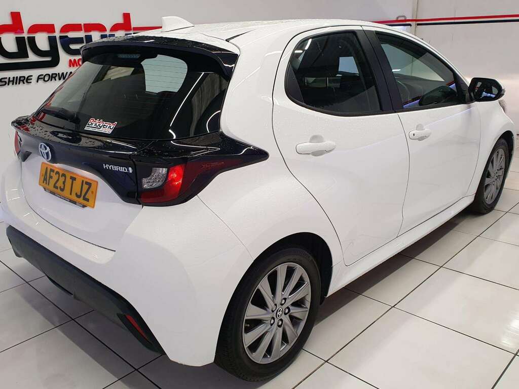 Toyota Yaris 1.5 Vvt-h Icon Hatchback AF23TJZ White #6