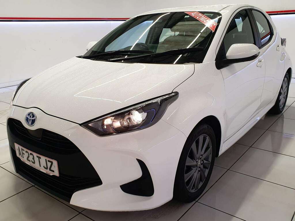 Toyota Yaris 1.5 Vvt-h Icon Hatchback AF23TJZ White #3