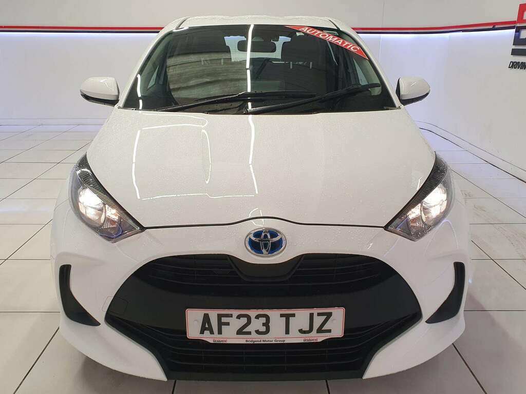 Toyota Yaris 1.5 Vvt-h Icon Hatchback AF23TJZ White