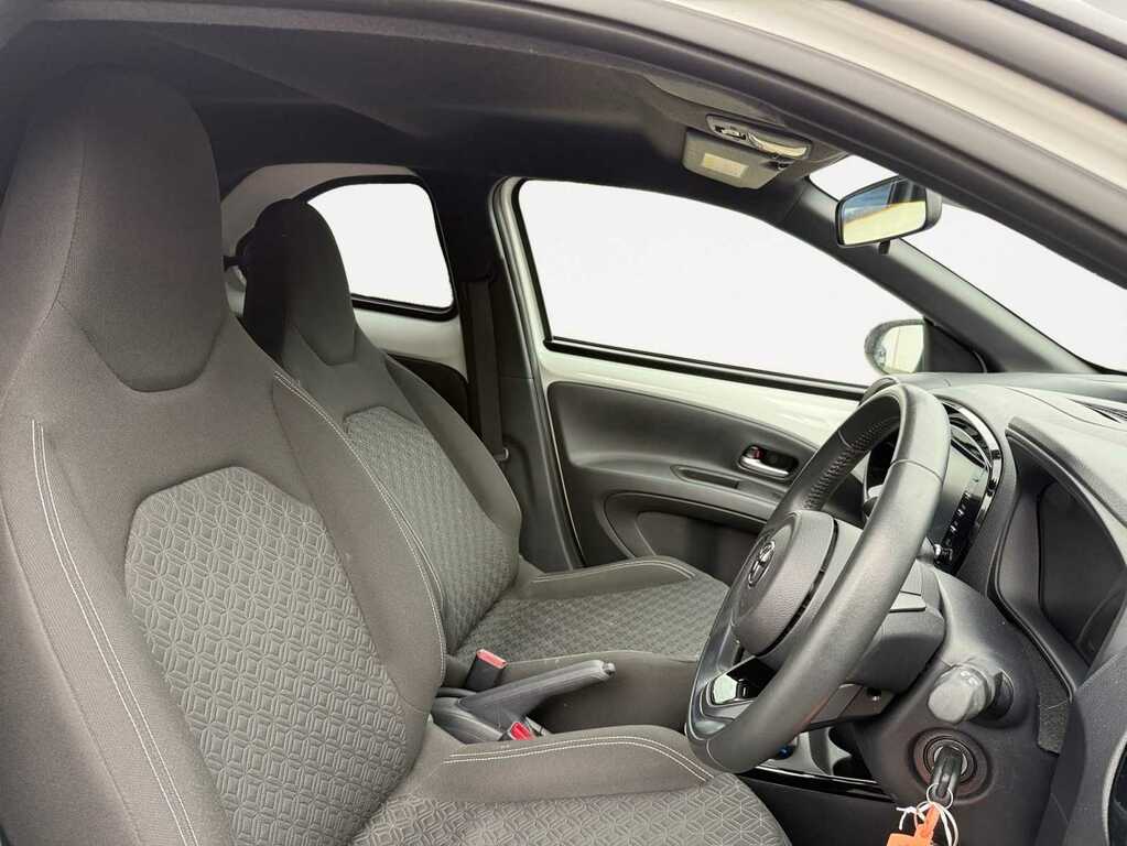 Toyota Aygo 1.0 Vvt-i Edge Hatchback White #4